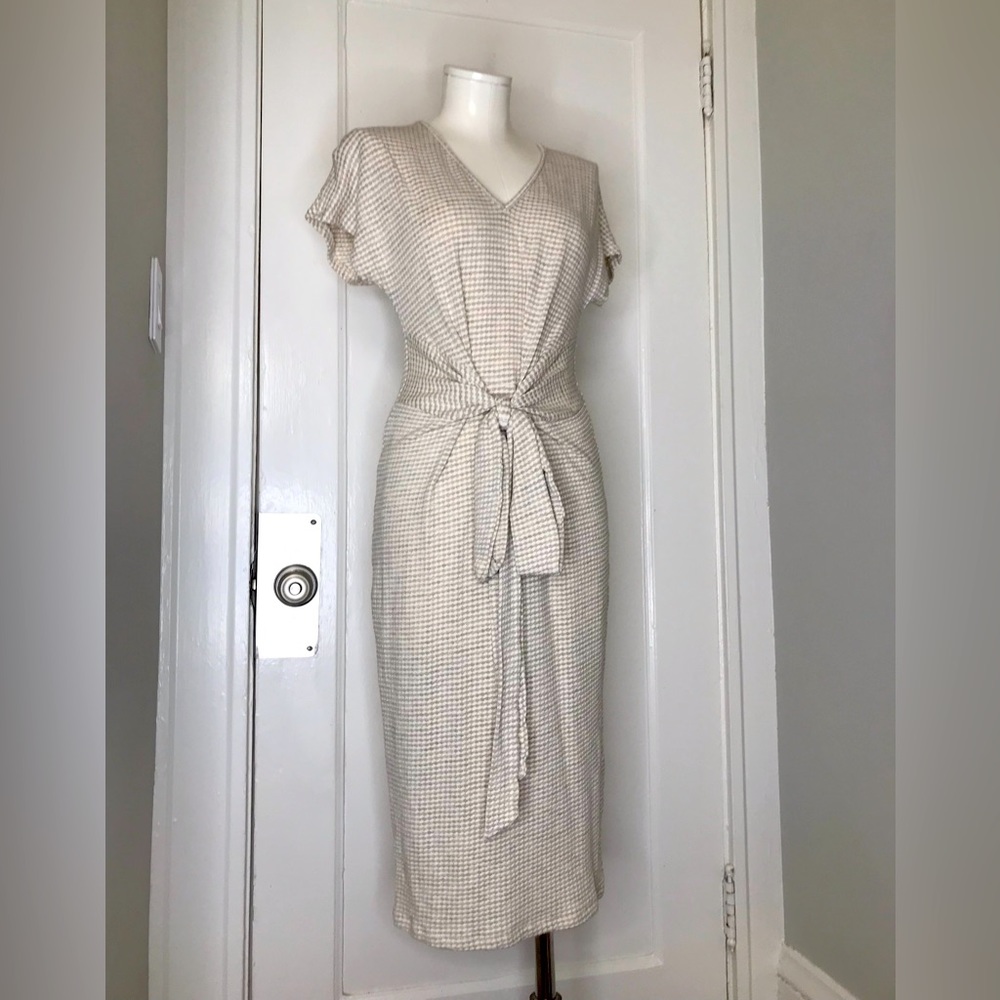 Amour Vert Scallop Knit Midi V-Neck Dress